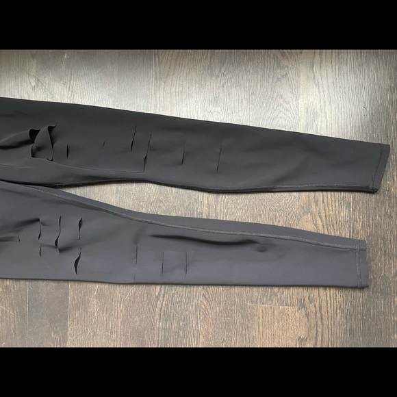 Alo High Waisted Ripped Legging - Full Length - Picture 2 of 5